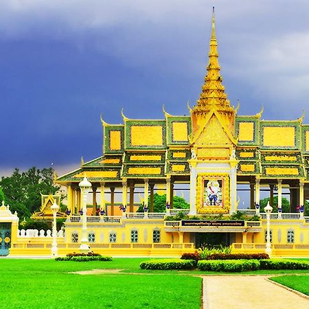 Hotel Luxury World Phnom Penh Exterior photo