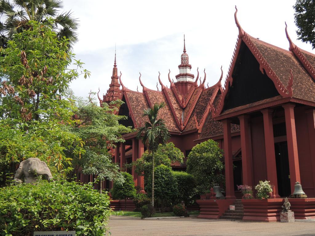 Hotel Luxury World Phnom Penh Exterior photo